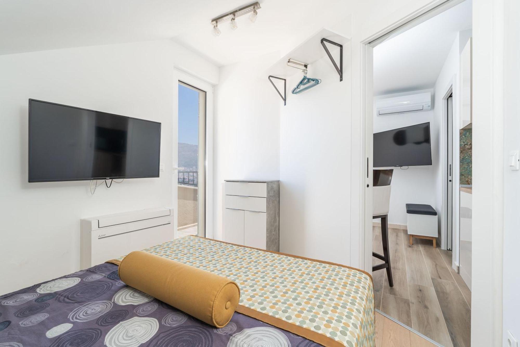 Apartment The Panoramic View Penthouse Sweet Petite *