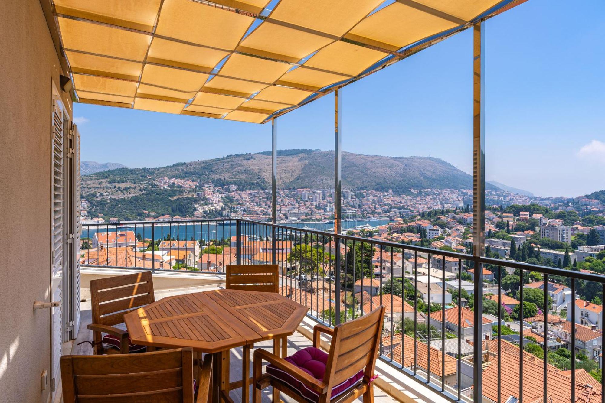 The Panoramic View Penthouse Sweet Petite Apartament *