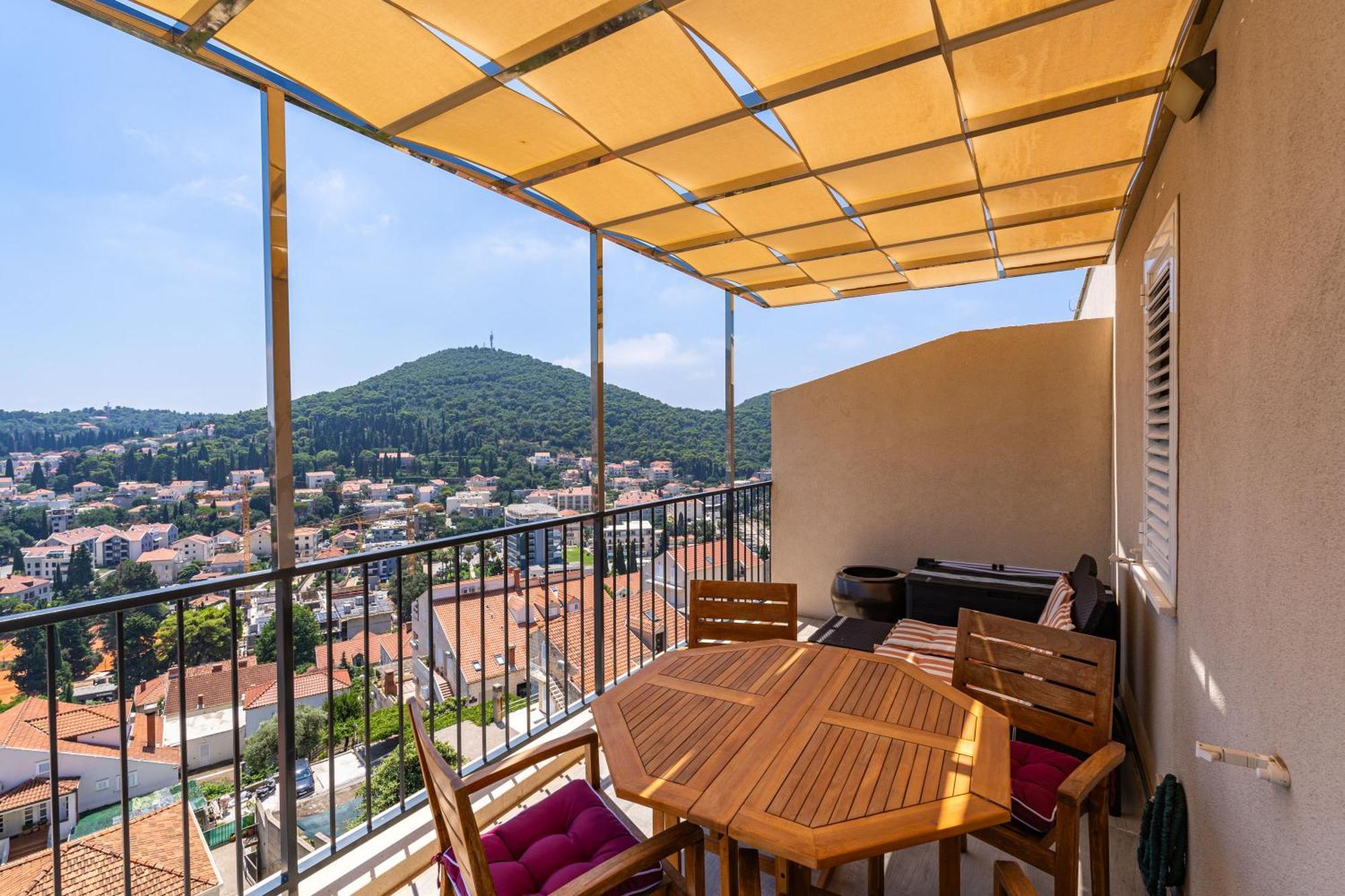 The Panoramic View Penthouse Sweet Petite Apartament