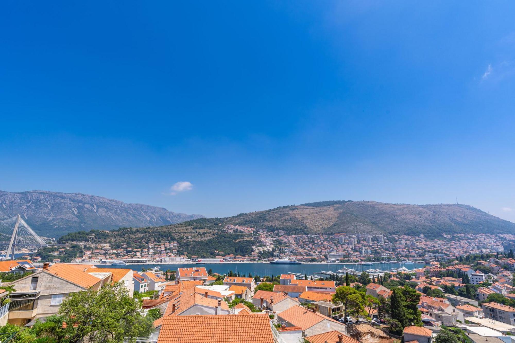 The Panoramic View Penthouse Sweet Petite Apartament *